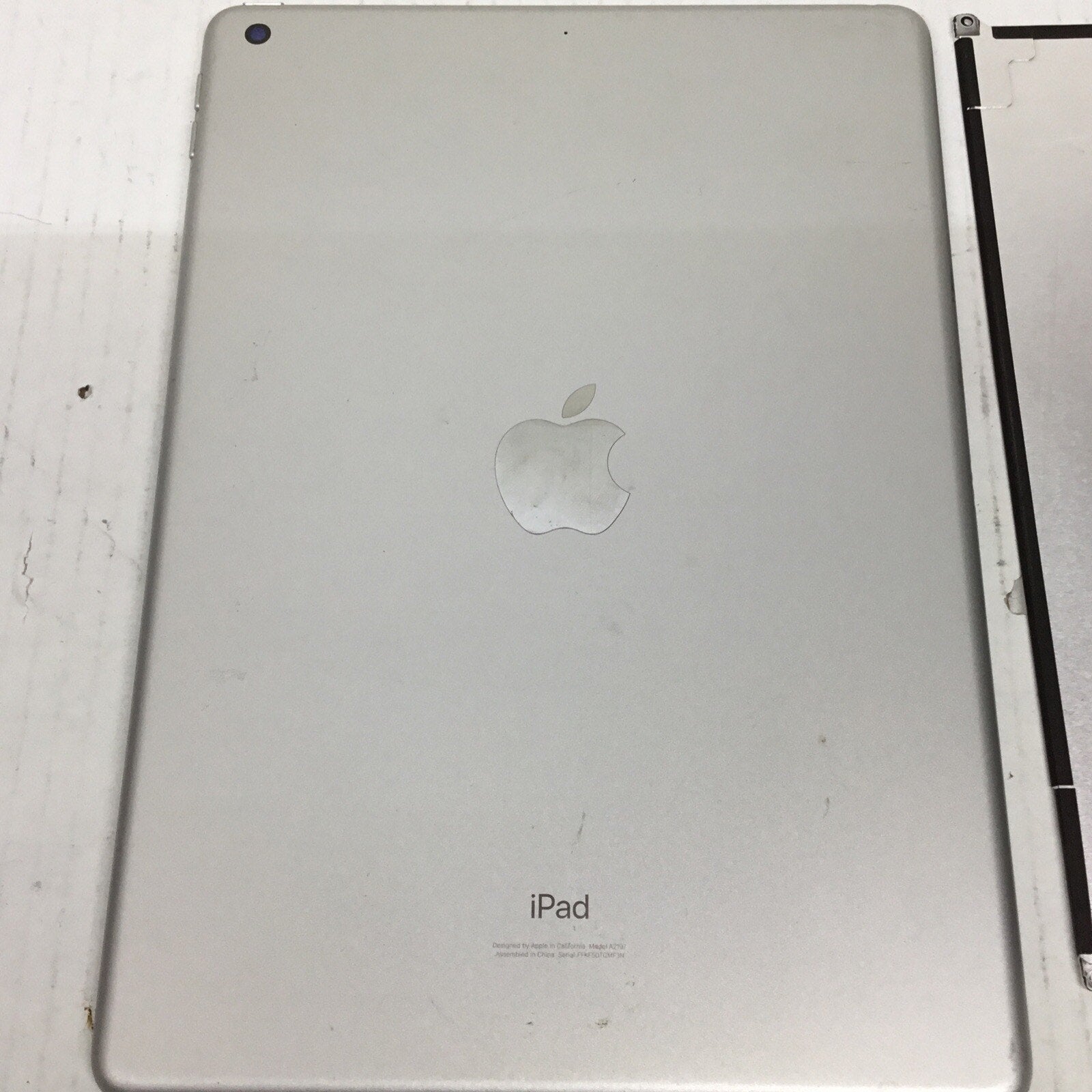 Apple iPad 7th Gen A2197 For Parts *READ* (Screen, whole assembly)