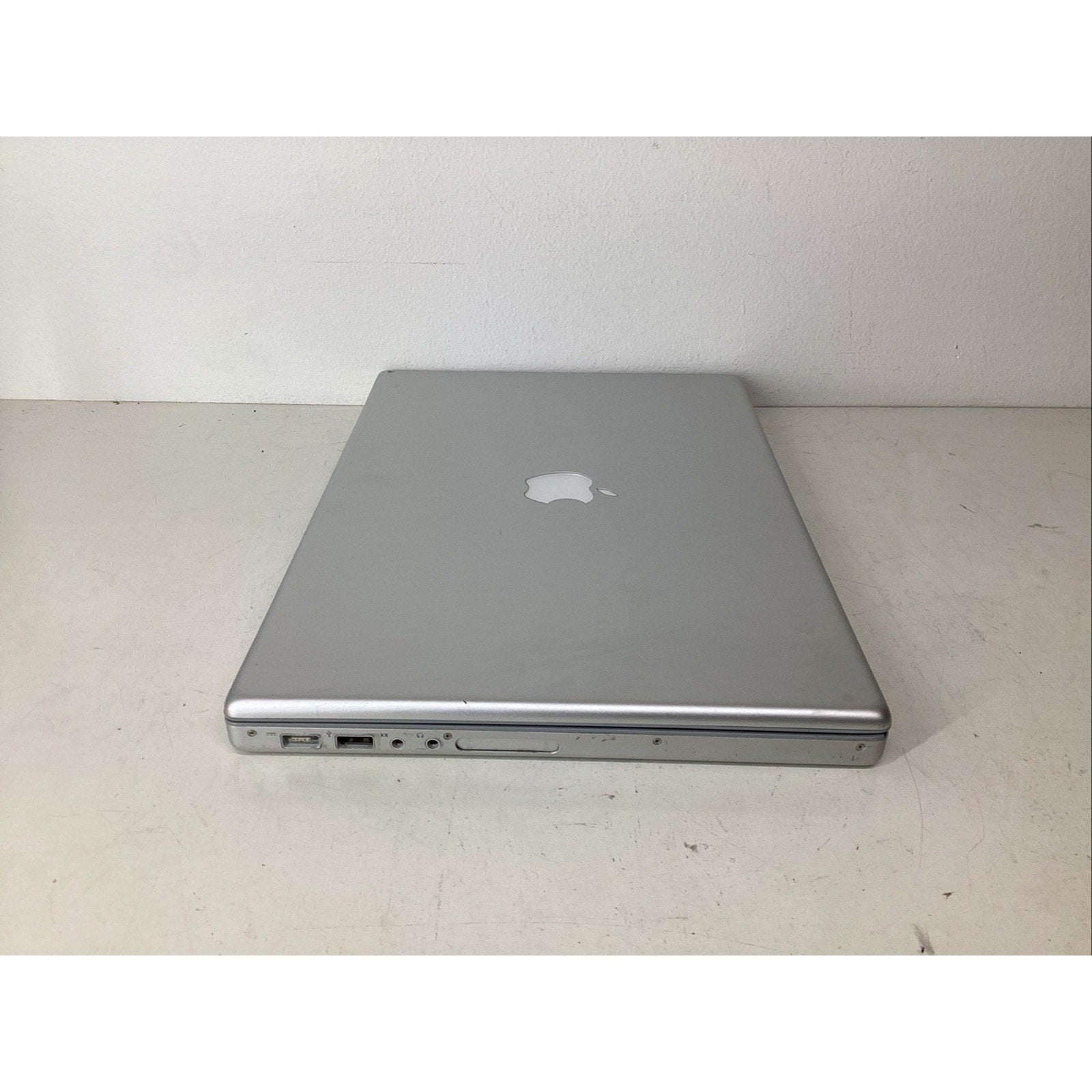 Apple MacBook Pro A1226 15.4" 2007 Intel Core Duo No Battery - For Parts