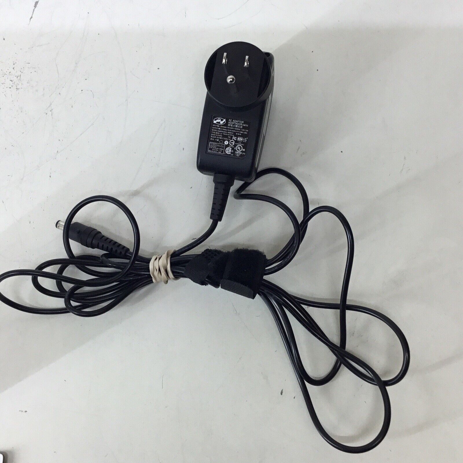 Genuine OEM Dell AC Adapter Power Supply Charger AD6513 19V 1.58A C830M