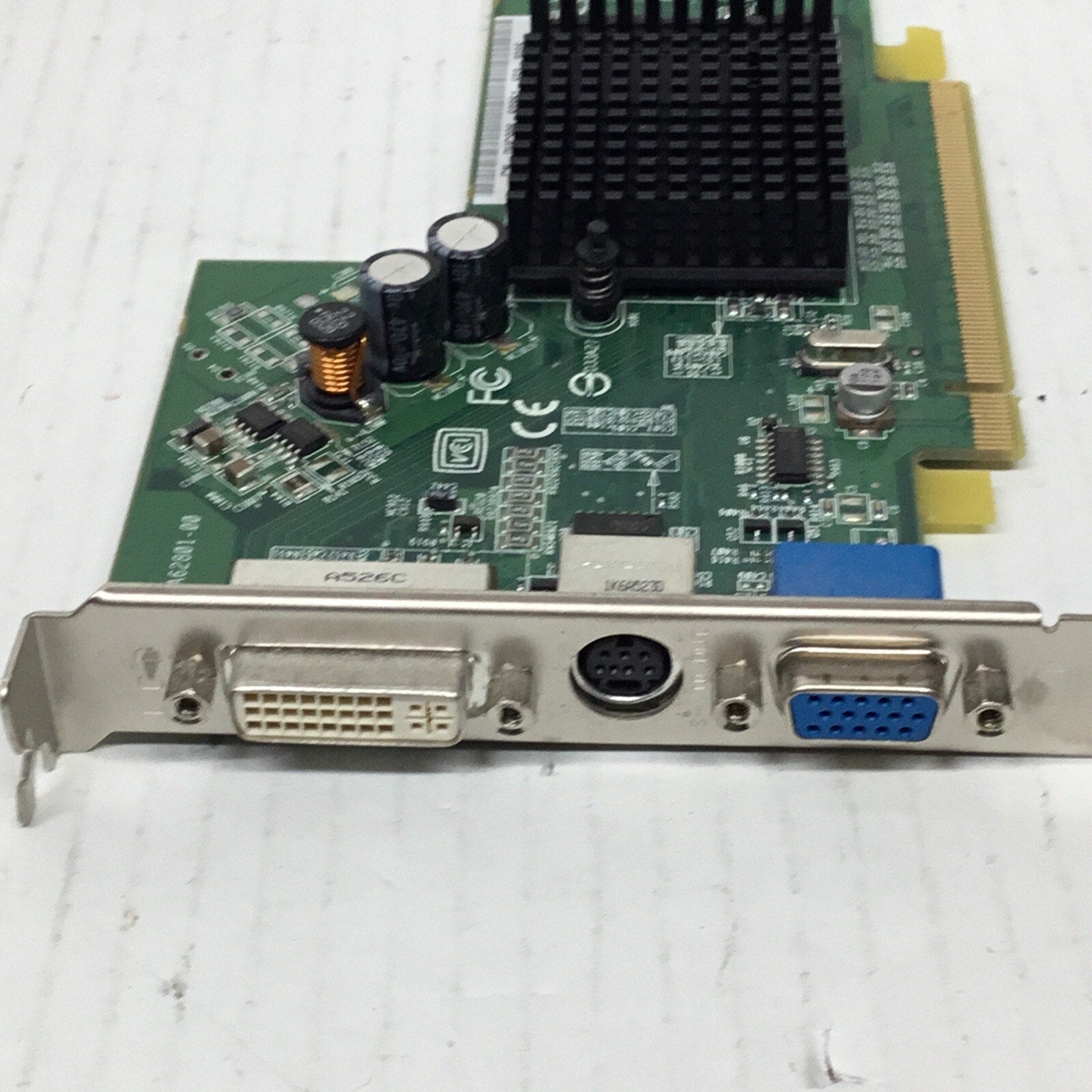 Dell 128MB X300 DVI S-Video VGA PCIe Card PCI Adapter - UC996, 0UC996