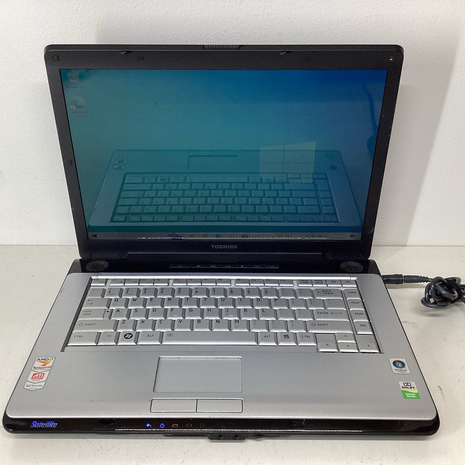 Toshiba Satellite A215-S7437 Laptop AMD Turion 64 X2 2GB RAM 120GB SSD-For Parts