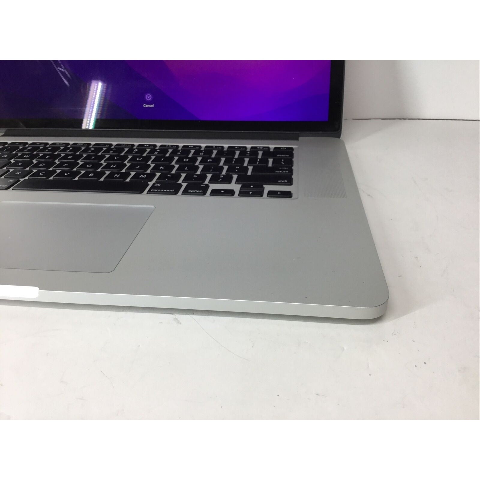 Macbook Pro 15" i7 2.5 GHz 16GB A1398- Working, Screen Flickers