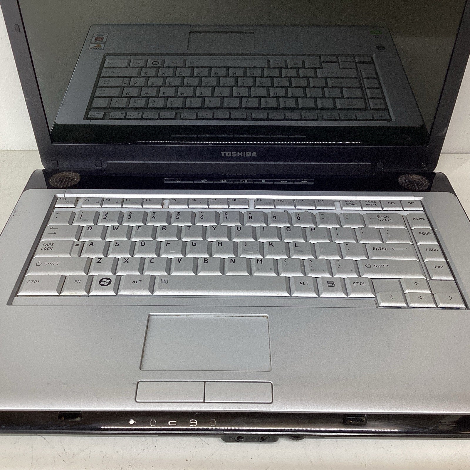 Toshiba Satellite A215-S7437 Laptop AMD Turion 64 X2 2GB RAM 120GB SSD-For Parts