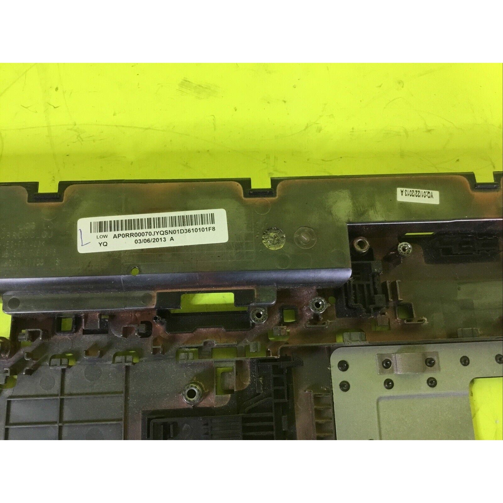 Lenovo Ideapad Y500 Mid Frame