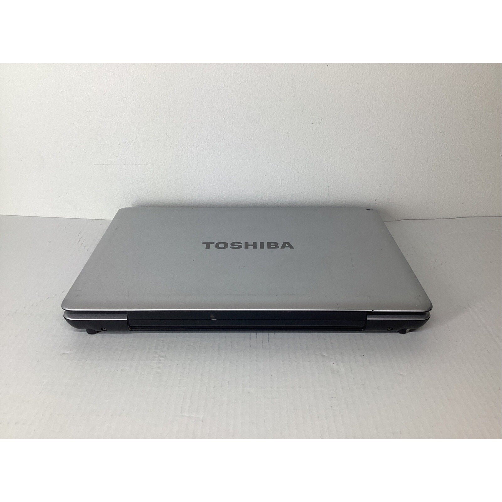 Toshiba L505-LS5005 Laptop No RAM/HDD Bad Motherboard - For Parts