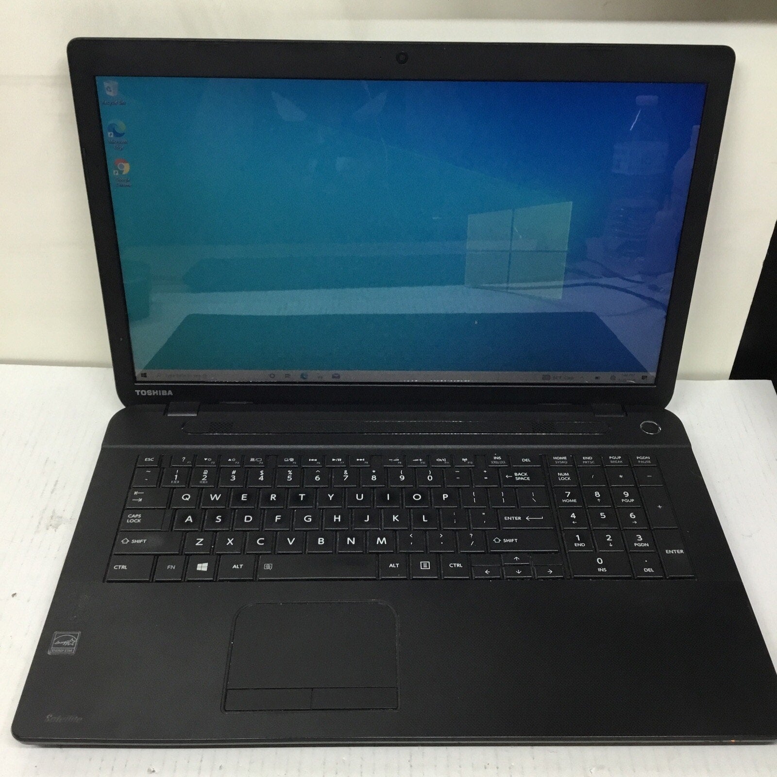 Toshiba Satellite C55D-B7420 Laptop AMD A8-6410, 8GB RAM, 700GB HDD Win 10