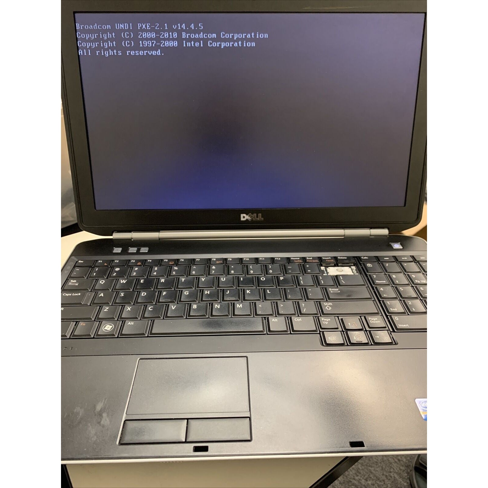 Dell Latitude E5520 i3-2330m 2GB 15.6" - No HDD/No Power Adapter/Missing Key
