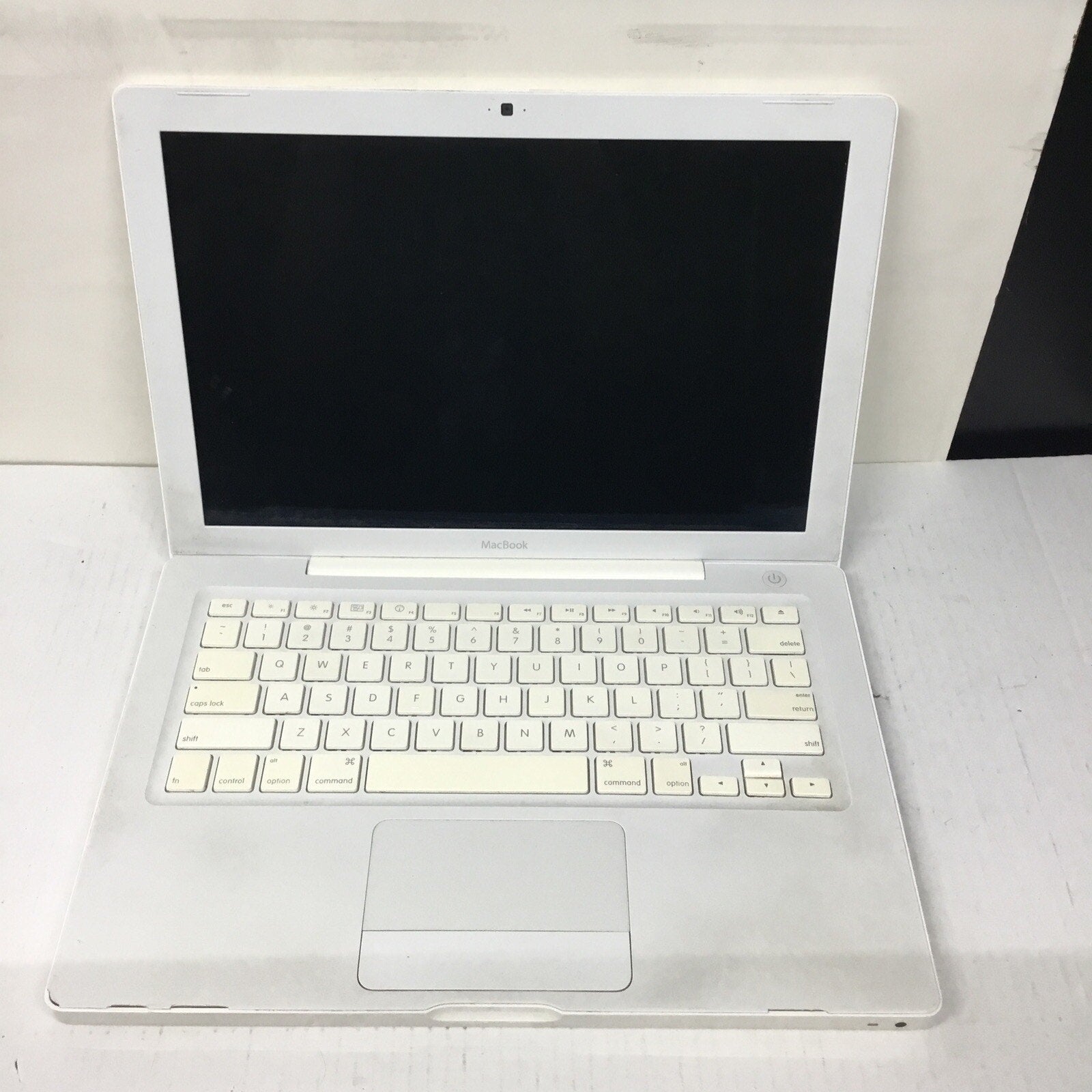 For Parts Apple MacBook 13" White A1181 READ DESC