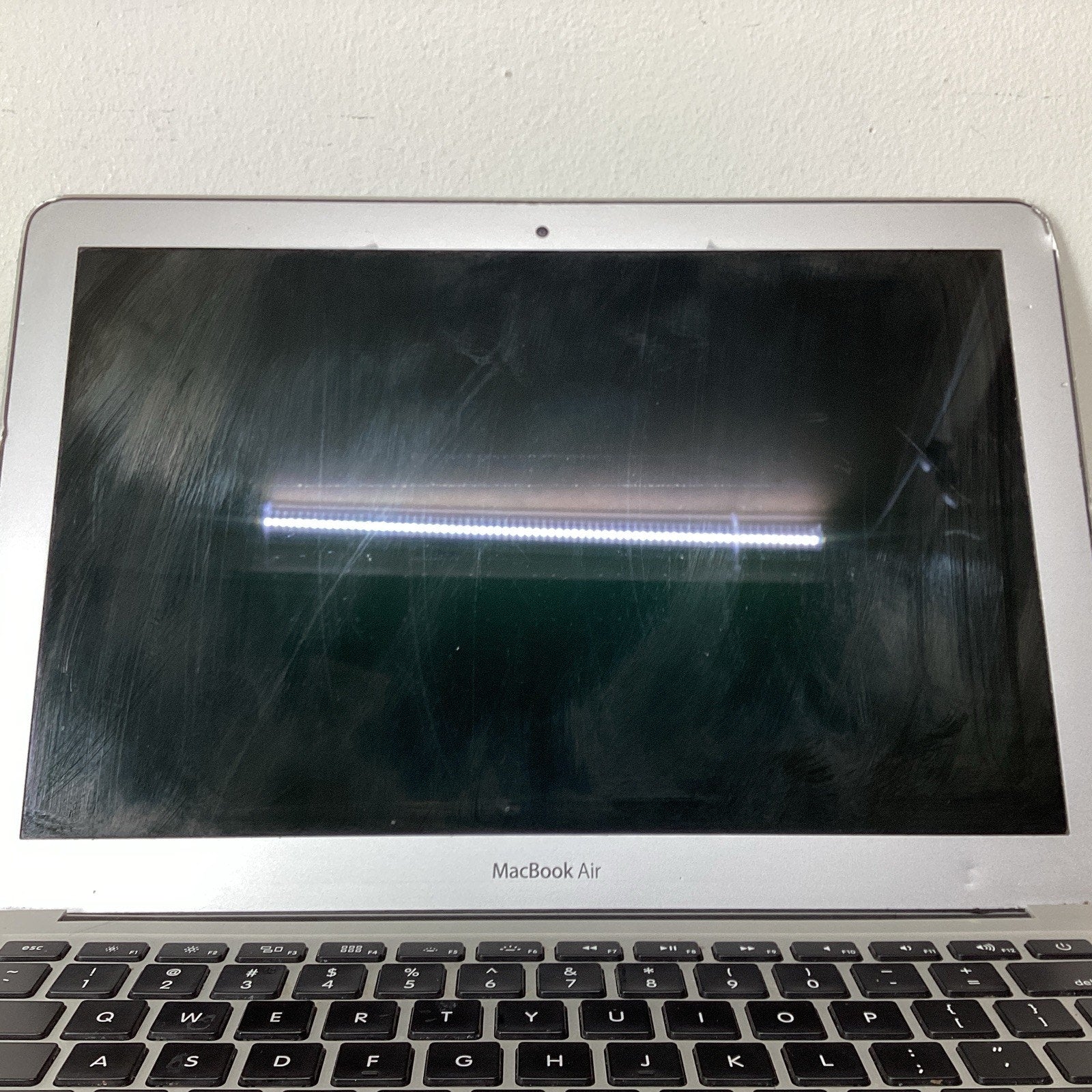 Apple MacBook Air 13.3" A1466 Dual Core Intel i5 4GB RAM - For Parts
