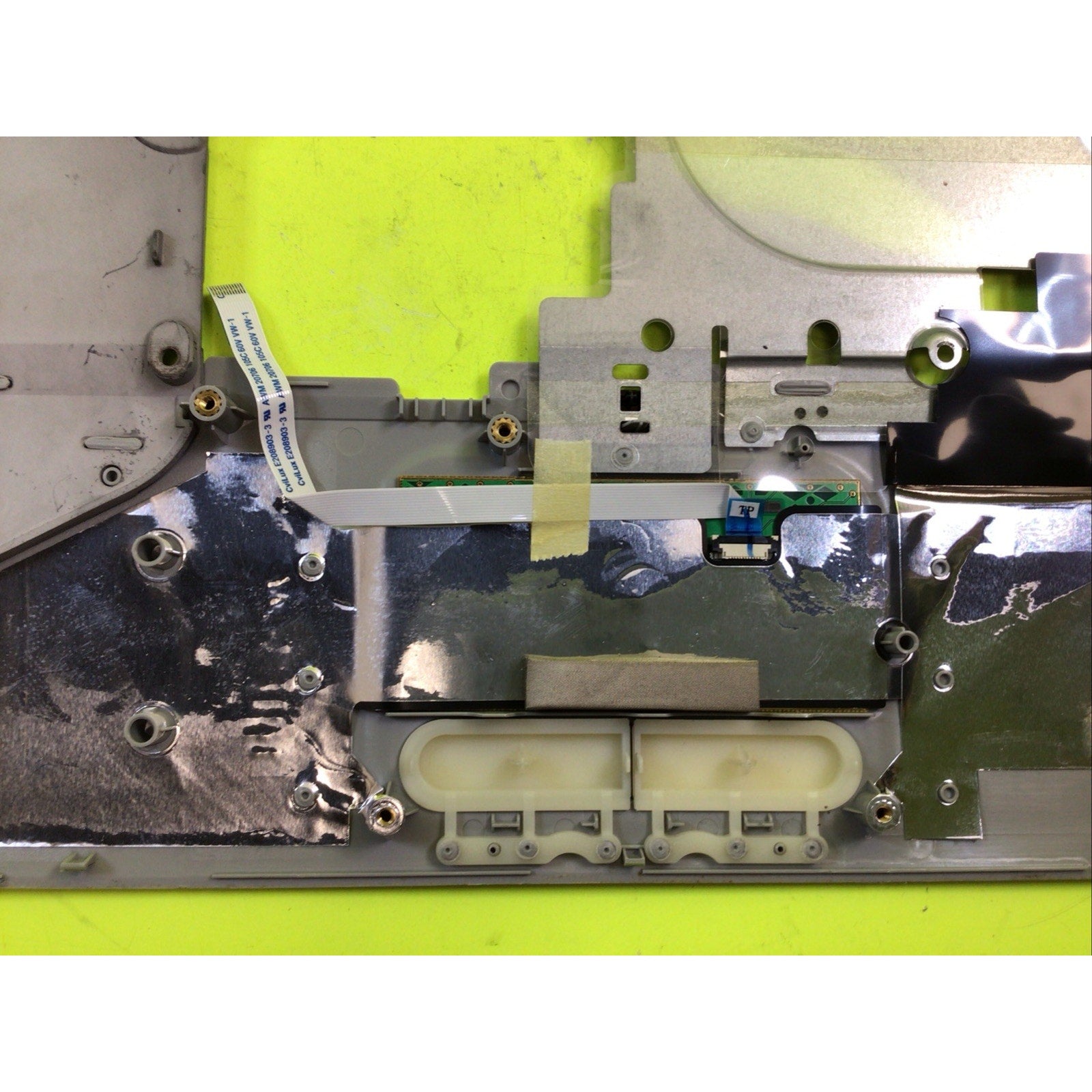 HP Pavilion G61 Laptop Palmrest Bezel Frame Touchpad 588112-001