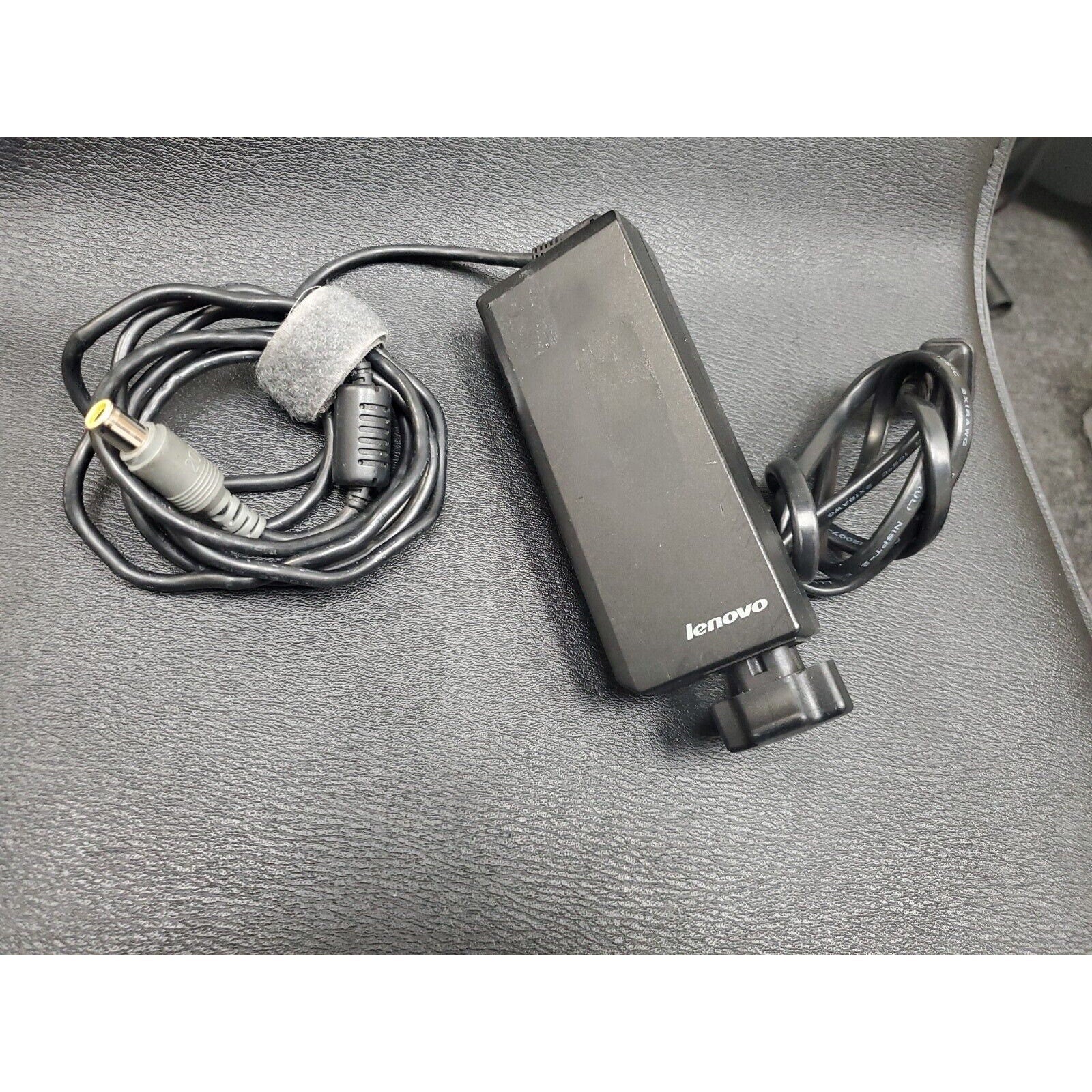Lenovo AC Adapter 92P1109 90W 20V PA-1900-17l
