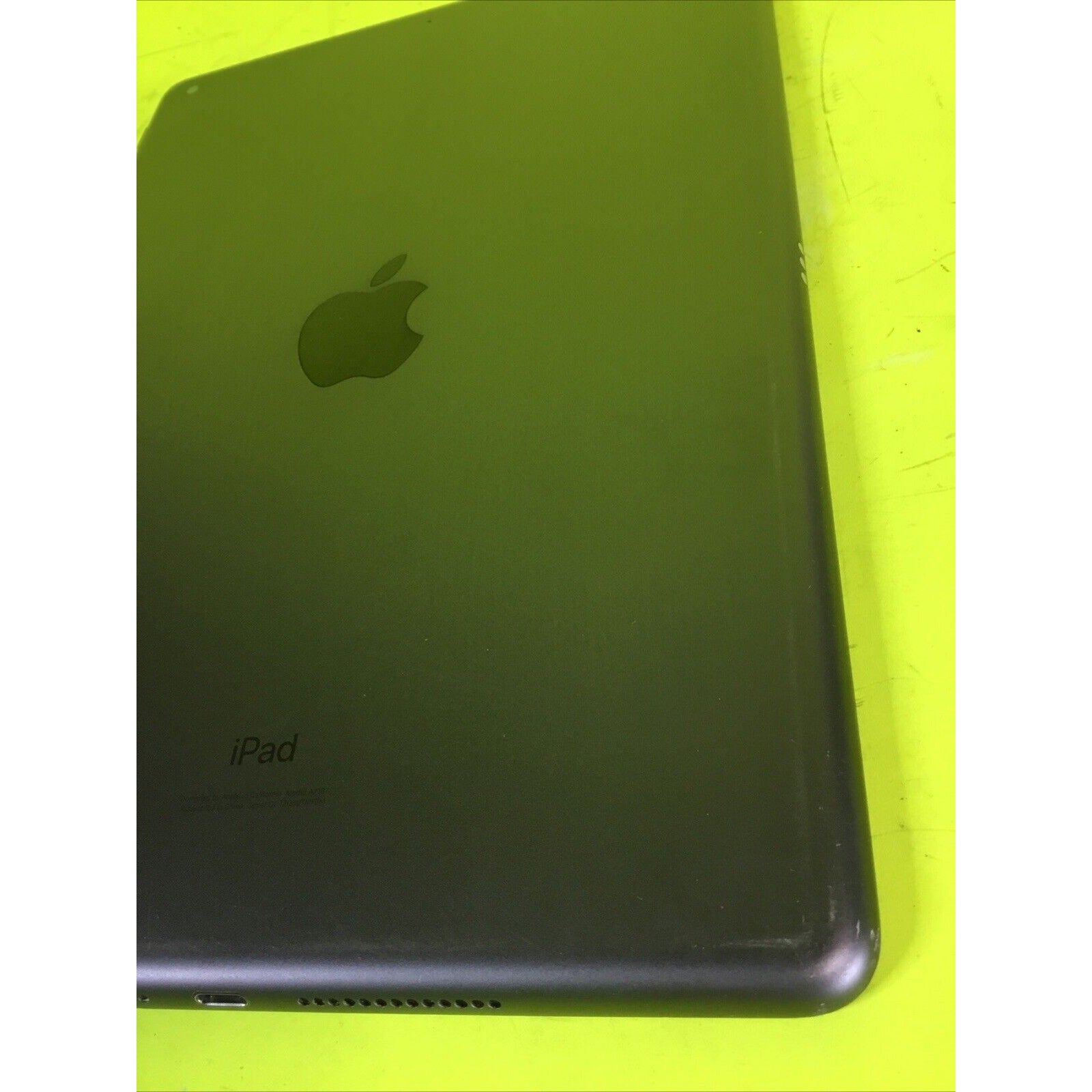 Apple iPad 7th Gen A2197 Gray FOR PARTS REPAIR or RECYCLE