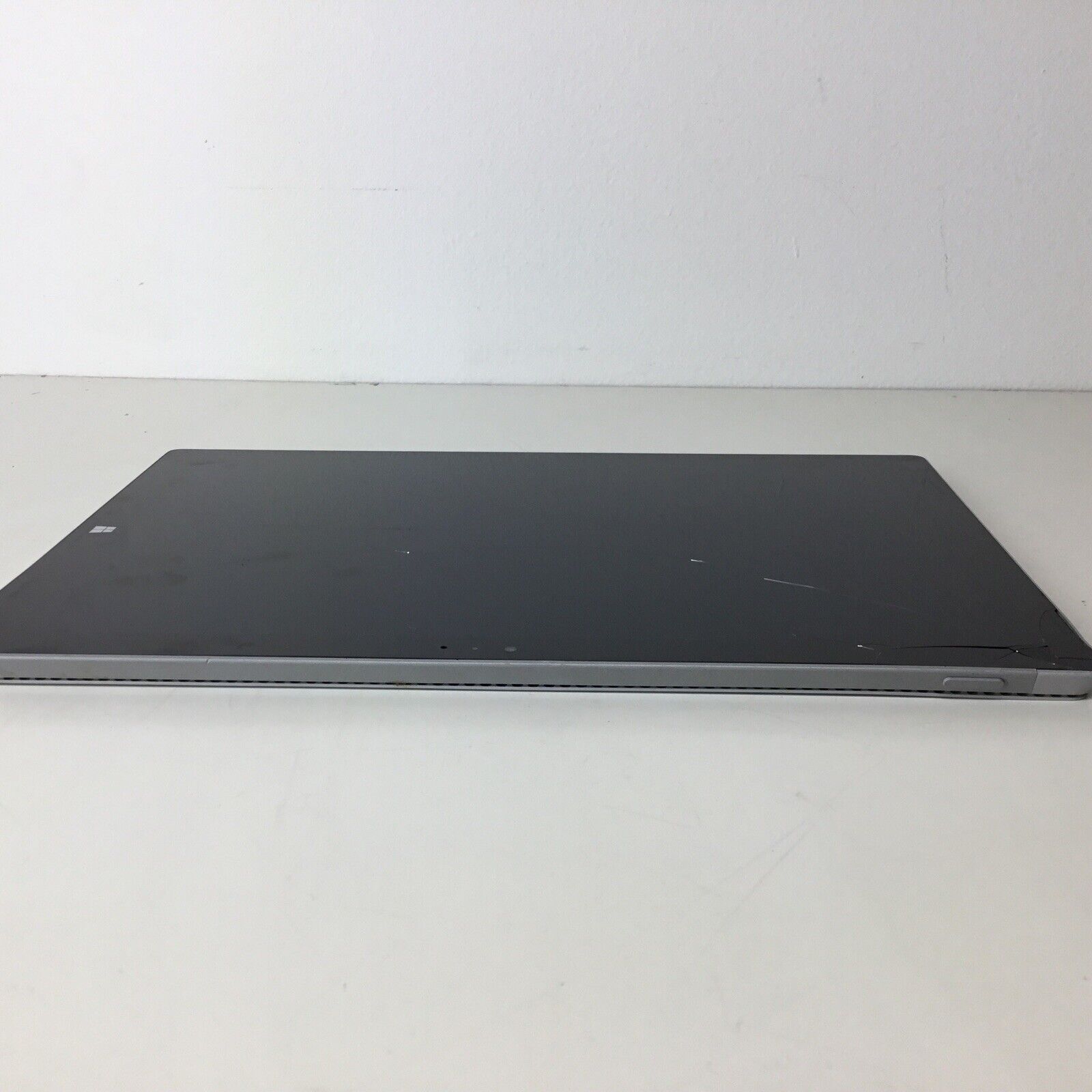 Microsoft Surface Windows Pro 8 Tablet i3 64GB SSD - For Parts