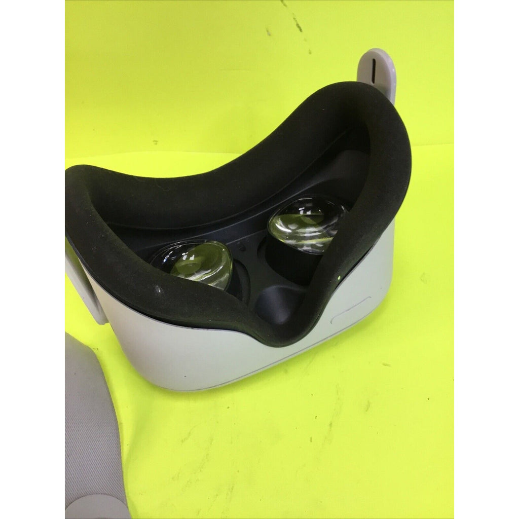 Meta Quest 2 64GB FOR PARTS or REPAIR