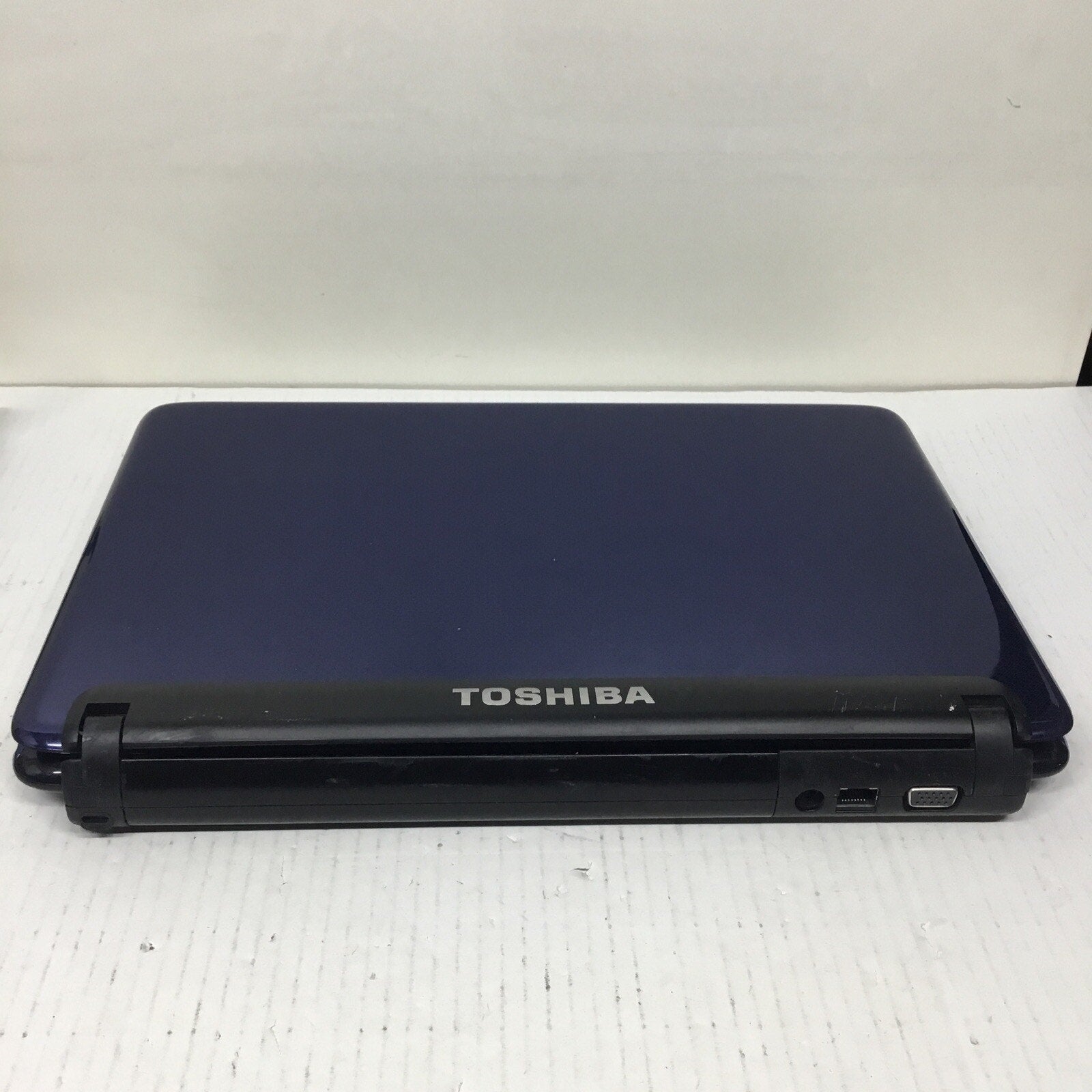 For Parts Toshiba Satellite E205-S1980 / No Adapter 14"