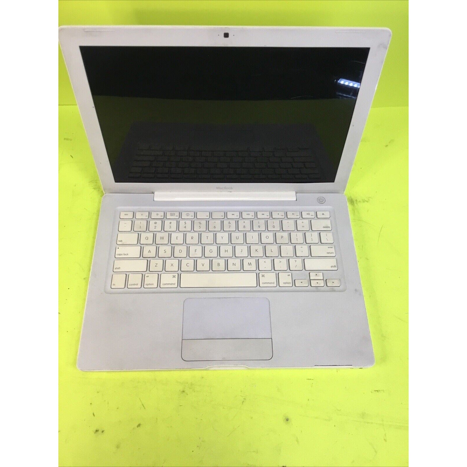 Apple MacBook A1181 13.3 Laptop FOR PARTS or REPAIR