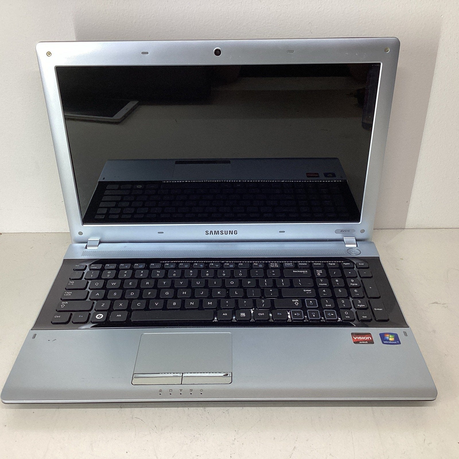 Samsung NP-RV515-A01US 15.6 AMD E-350 Dual-Core 4GB RAM 320GB HDD - For Parts