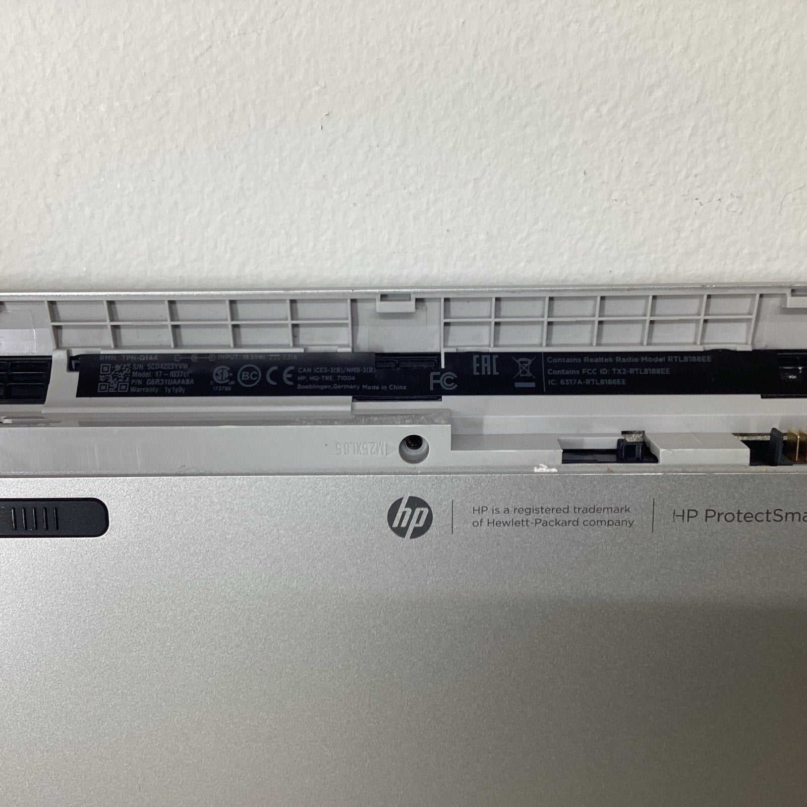 HP 17-f037cl 17.3" Laptop AMD A8 No RAM, HDD, Battery - For Parts