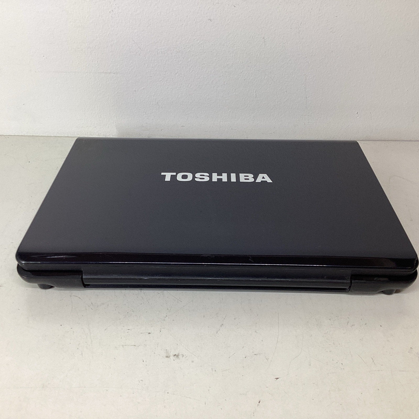 Toshiba Satellite A215-S7437 Laptop AMD Turion 64 X2 2GB RAM 120GB SSD-For Parts