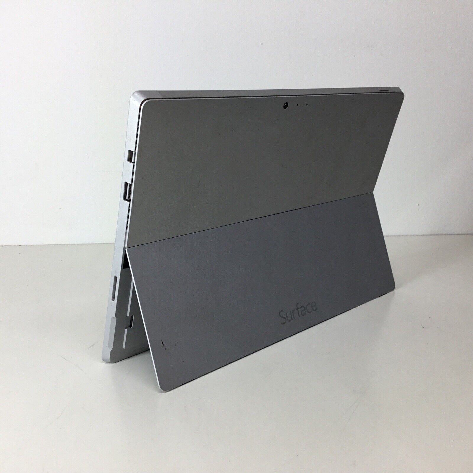Microsoft Surface Windows Pro 8 Tablet i3 64GB SSD - For Parts