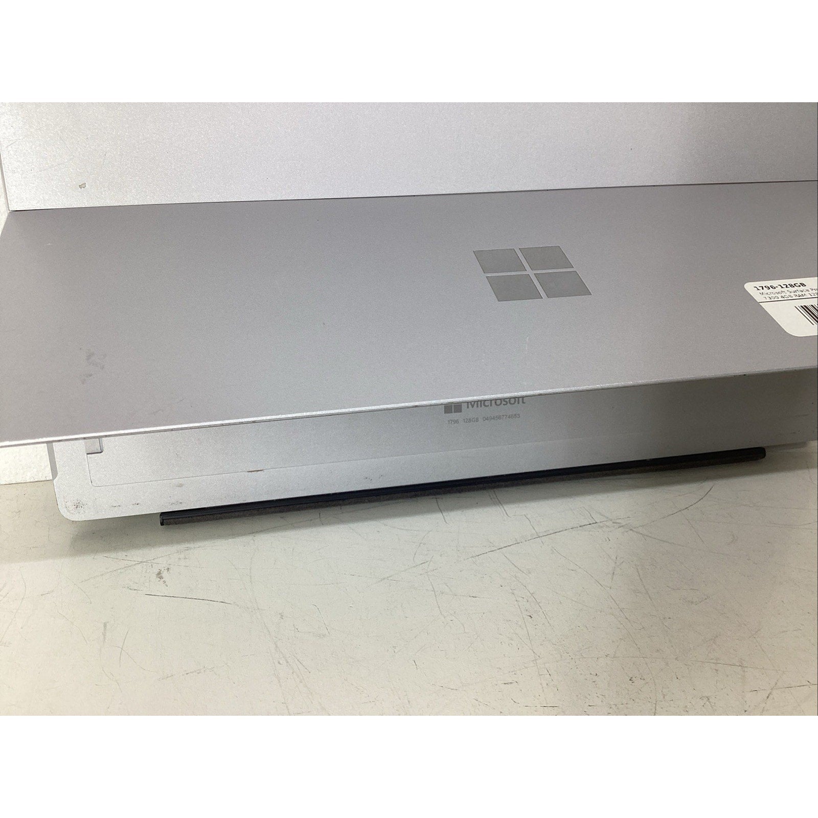 Microsoft Surface Pro 1796 12.3" i5-7300U 4GB RAM 128GB SSD Win 10 Pro (READ)