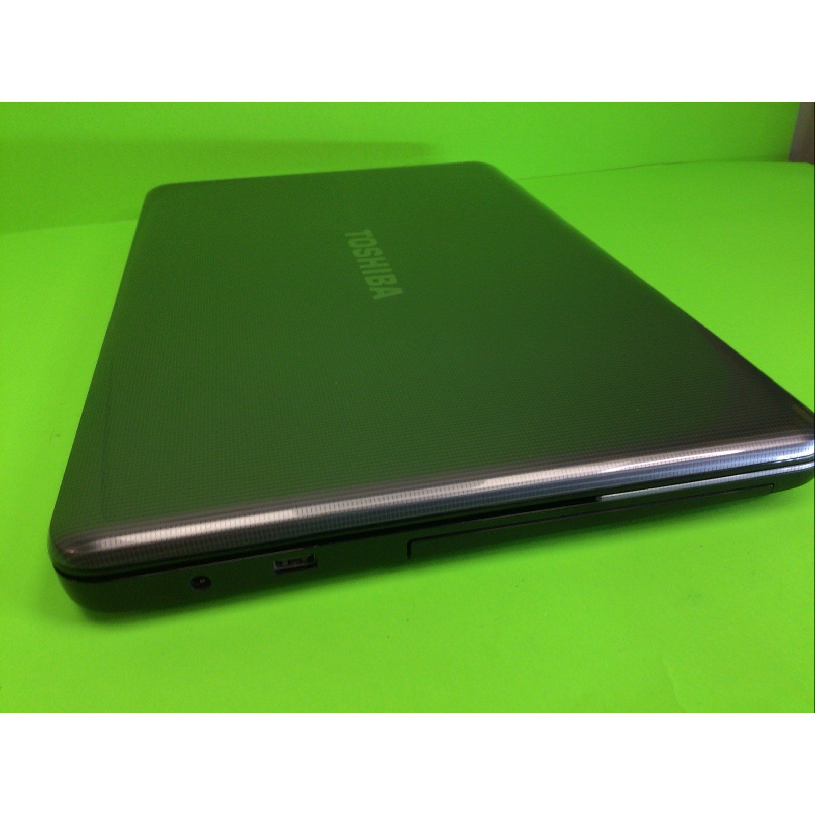 Toshiba Satellite L875D-S7232 AMD A8 4500M 16GB RAM 180GB SSD