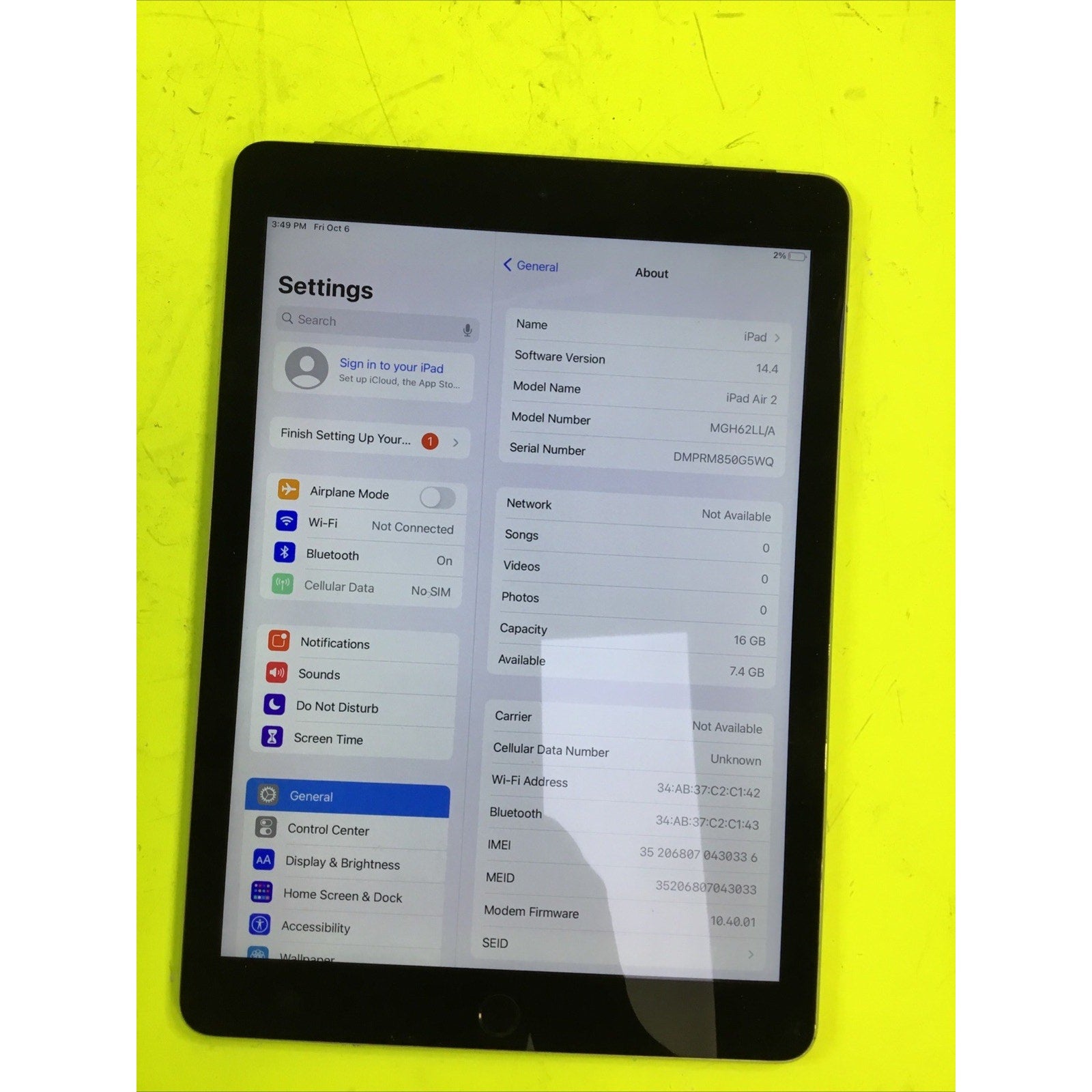 Apple iPad Air 2 A1567 16GB FOR PARTS or REPAIR