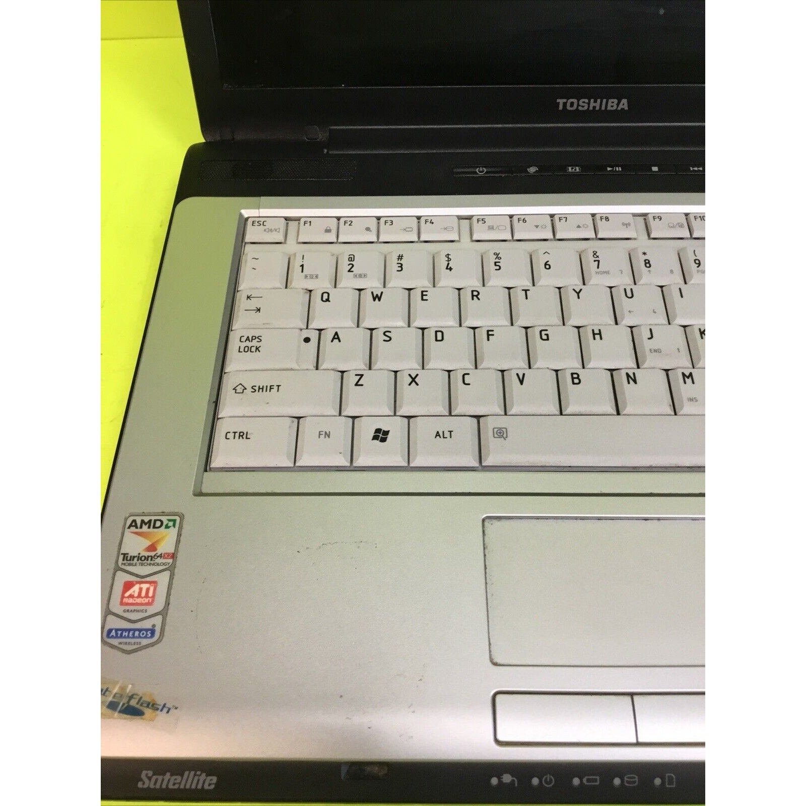 Toshiba Satellite A215-S5822 FOR PARTS or REPAIR