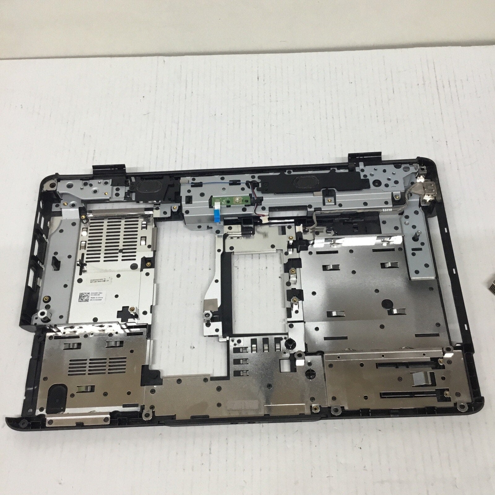 Dell Inspiron 1545 Laptop Bottom Case / Base Enclosure CN-0U499F