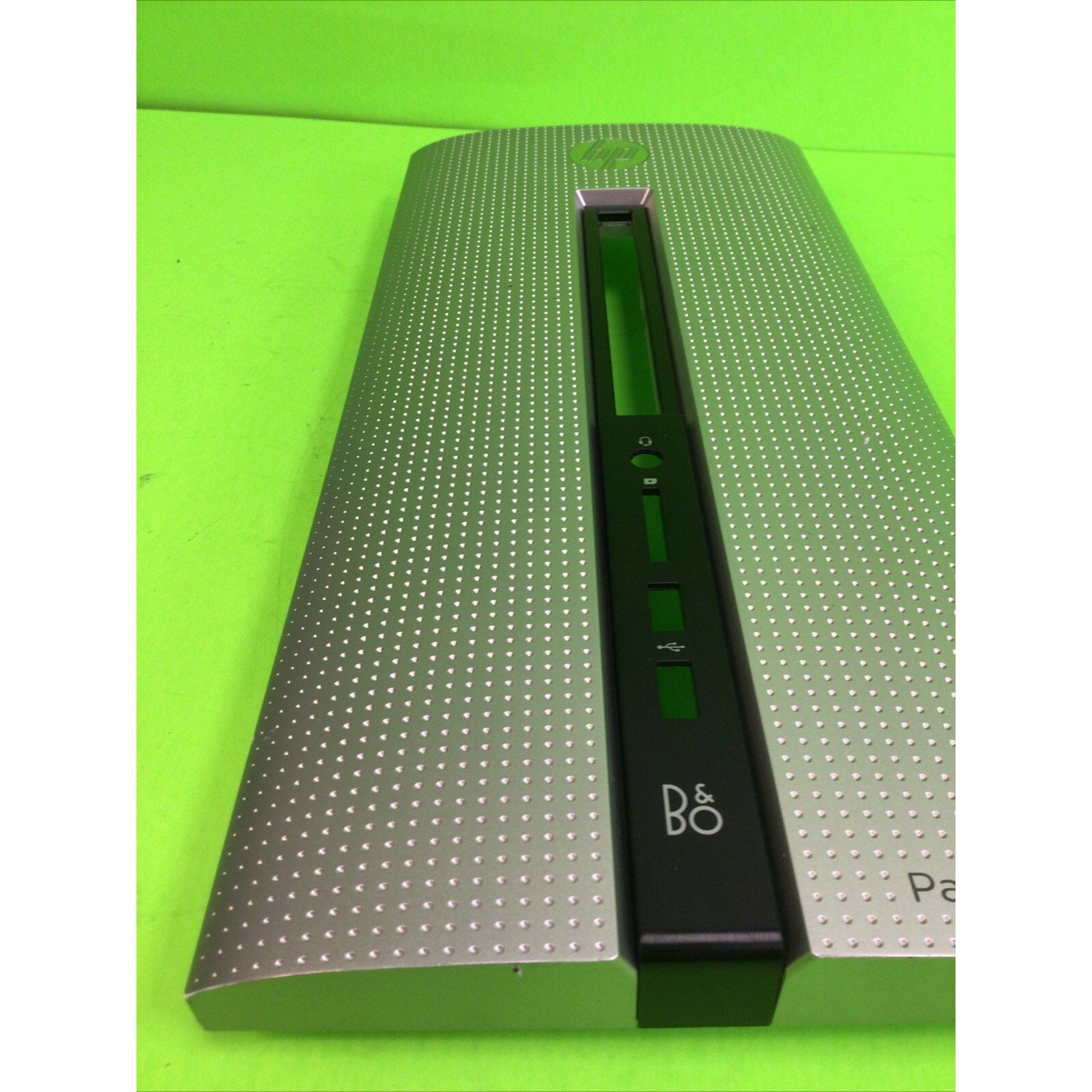 HP Pavilion 550 Bezel - Front Panel Silver 799777-001