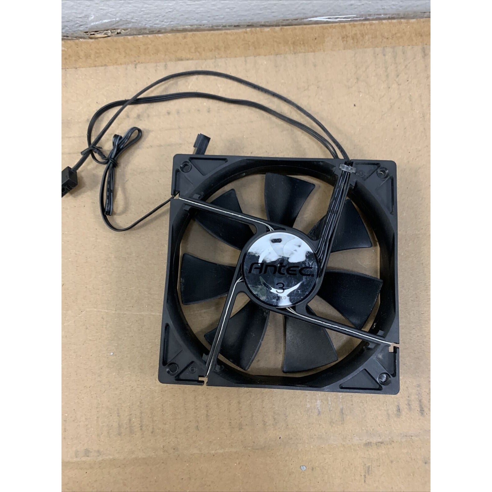Antec 120mm Tricool Computer Case Cooling Fan with 3 Red LED / Fan Speed Control