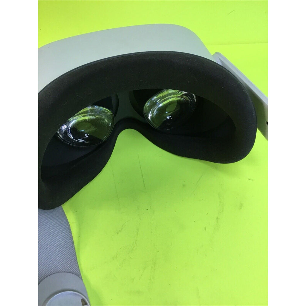 Meta Quest 2 64GB FOR PARTS or REPAIR