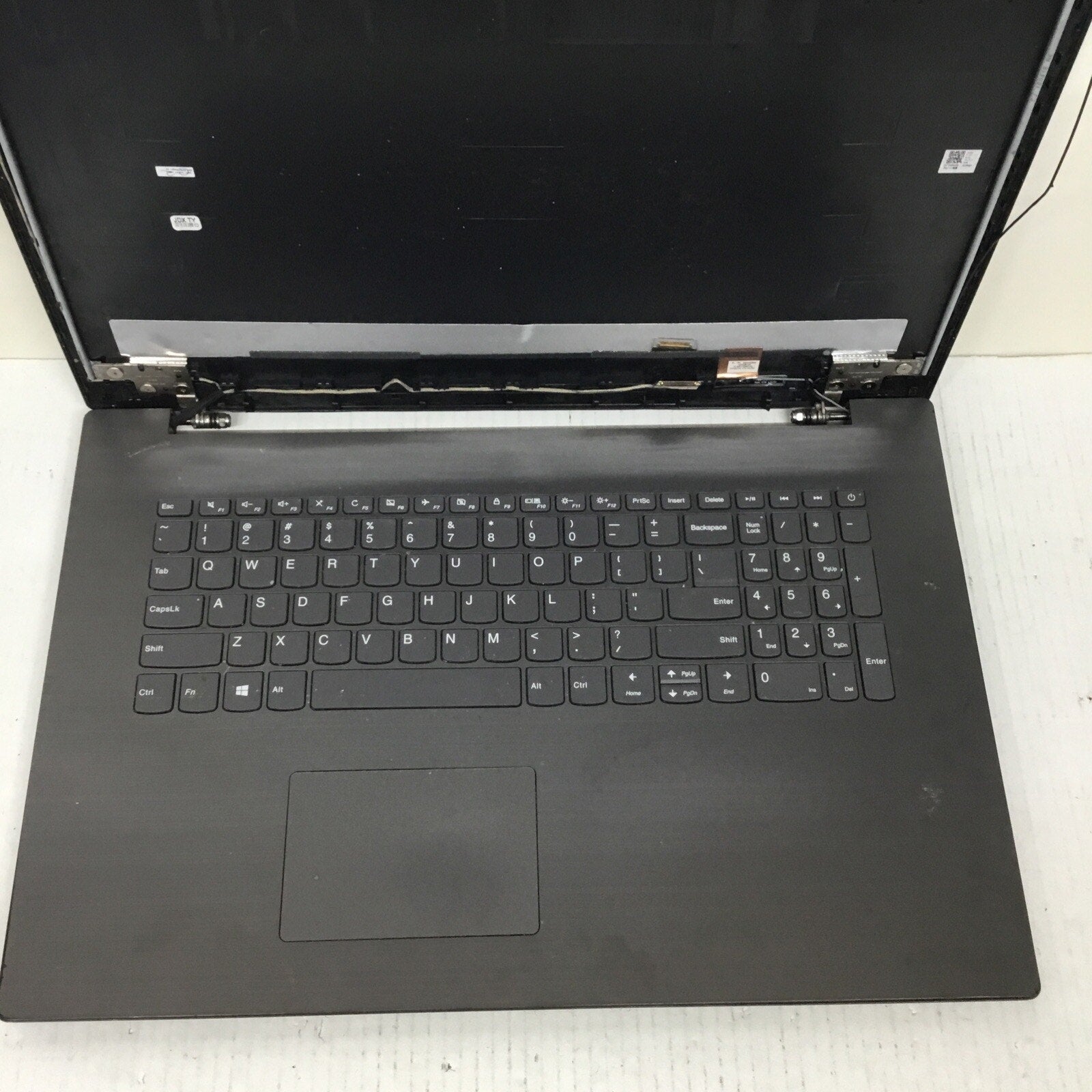Ideapad 330-17IKB i5-8250U 4GB Ram No Battery No HDD No LCD No Adapter No CD-ROM