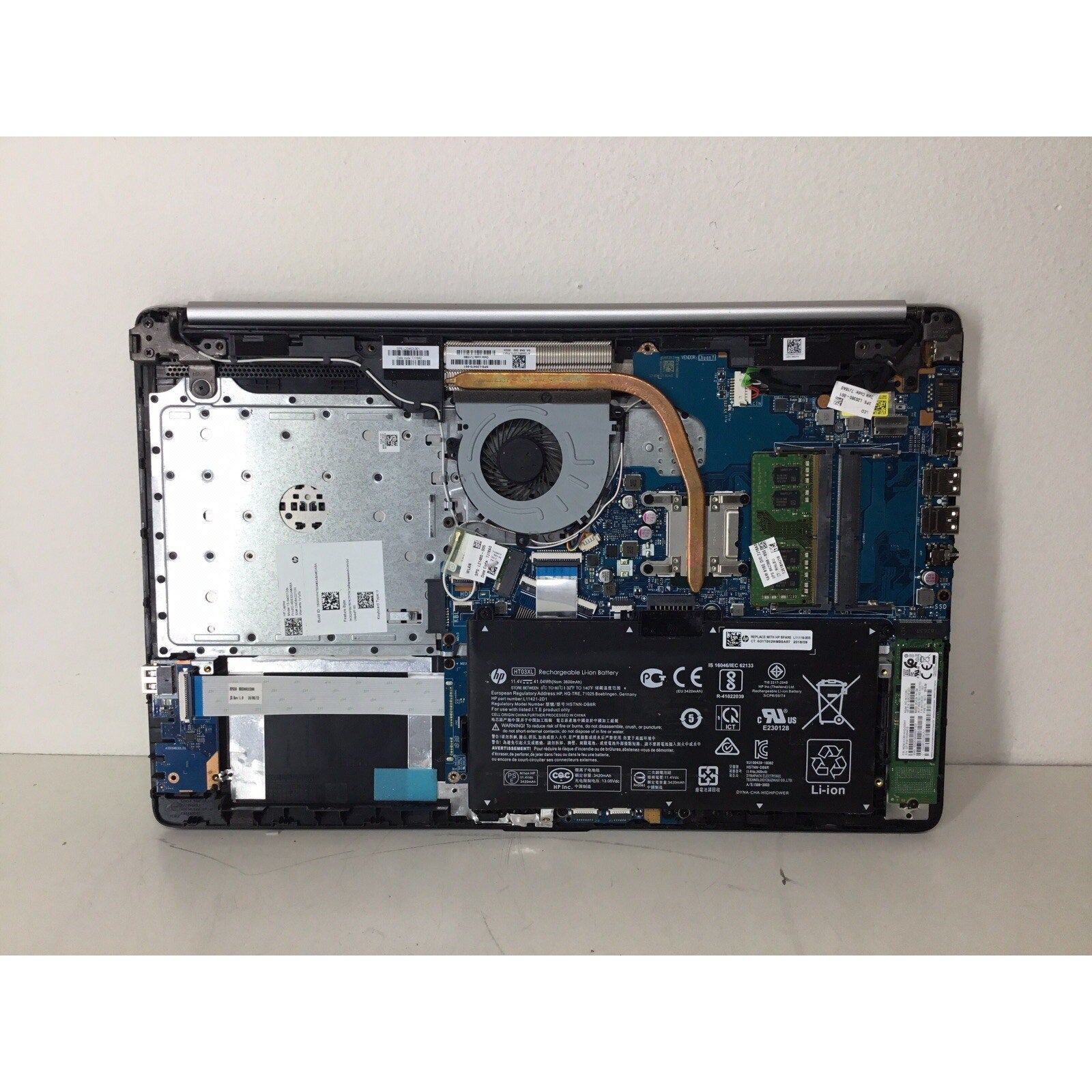 HP 15-da0012dx 15.6" Laptop 8GB RAM No HDD Intel Core i3 8th Gen - For Parts