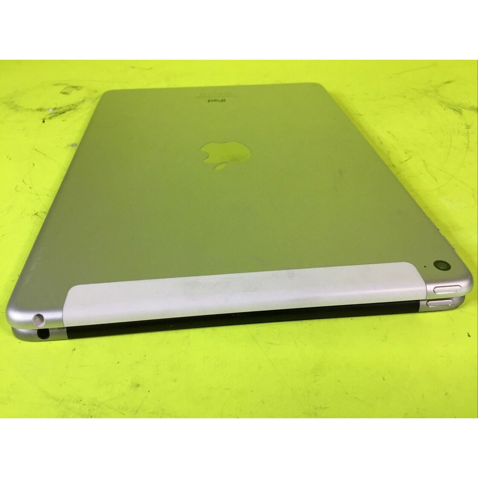 Lot of 2 Apple iPad Air 2 FOR PARTS REPAIR or RECYCLE
