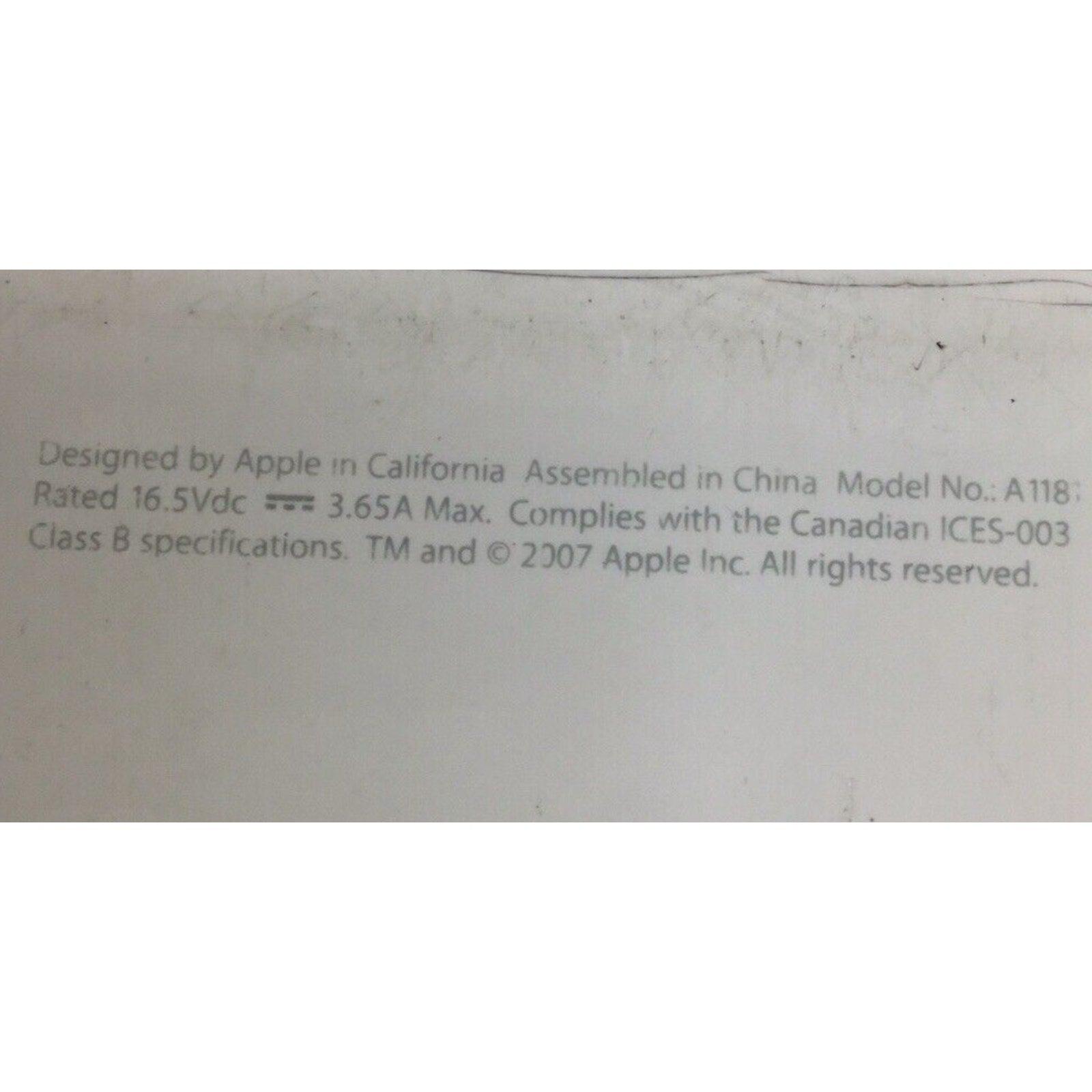 Apple Macbook 13" A1181 Early 2007 Core 2 Duo 2.10 GHz 1GB RAM W/ Charger Bundle