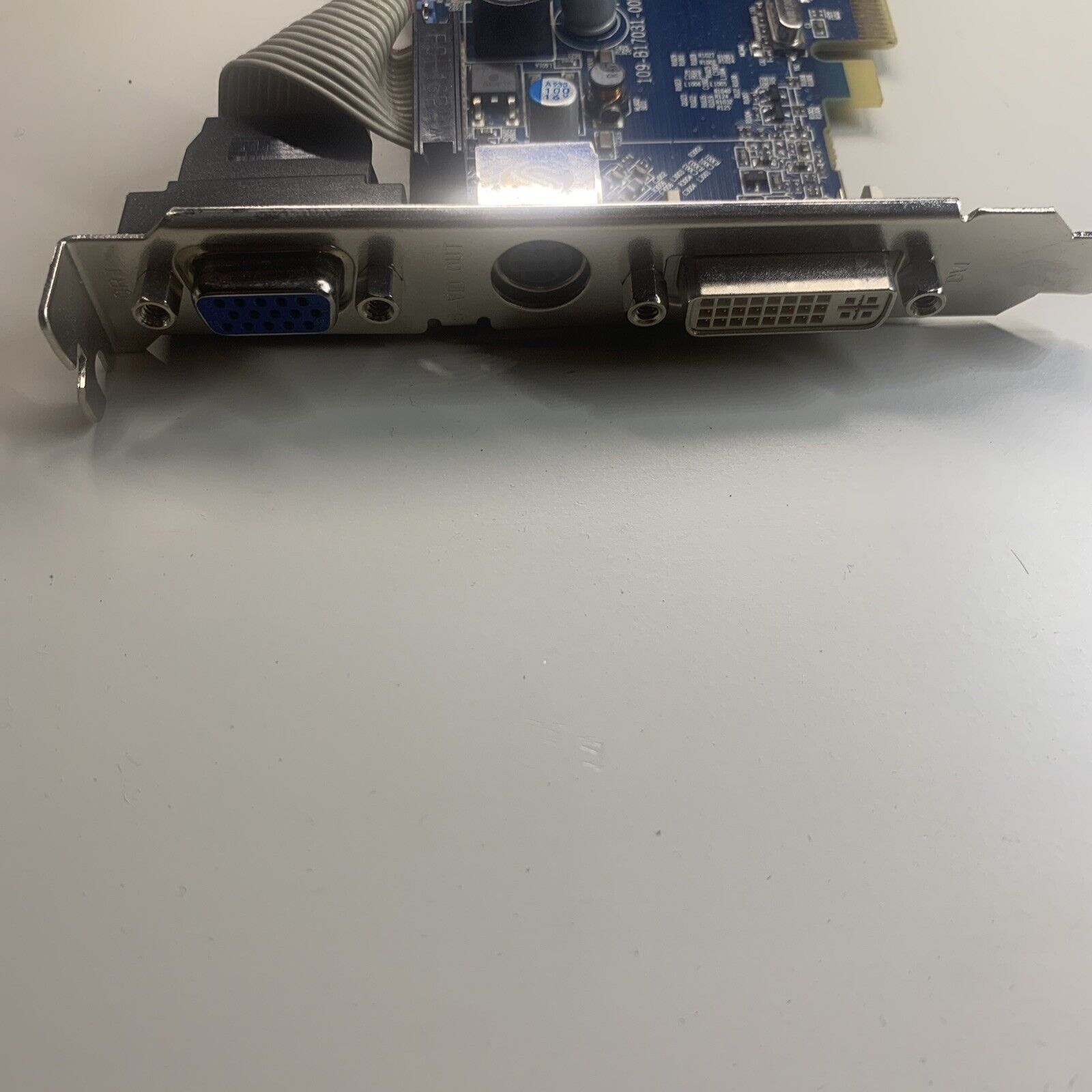 ATI 188-0CE40-005SA Radeon HD3450 PCIe Graphics Video Card 512MB DVI VGA SVIDEO