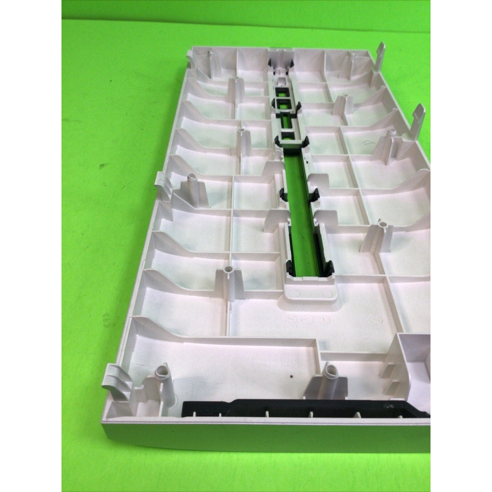 HP Pavilion 550 Bezel - Front Panel Silver 799777-001