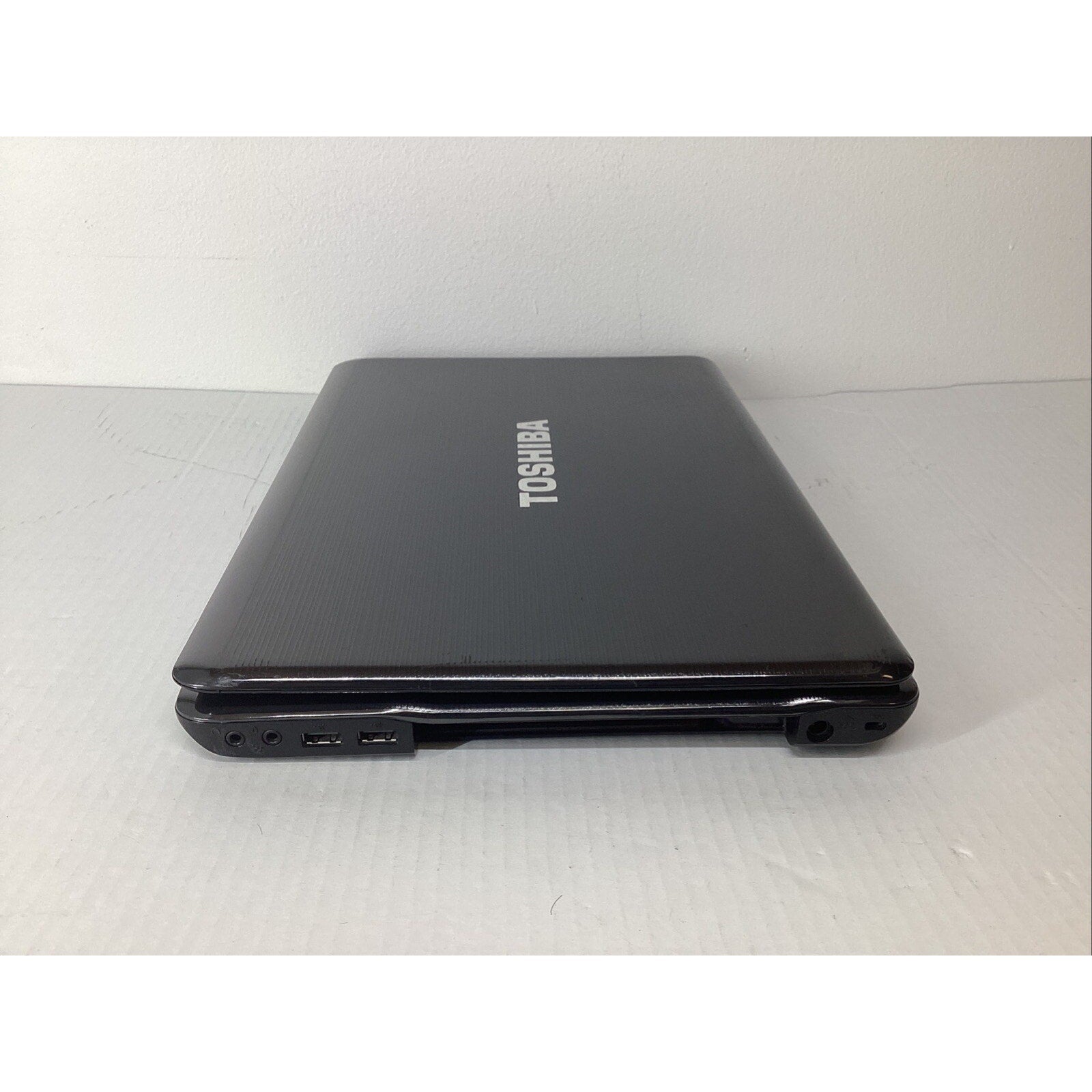 Toshiba Satellite P755-S5120 i7-2670QM 8GB RAM No HDD/Keyboard/Battery-For Parts