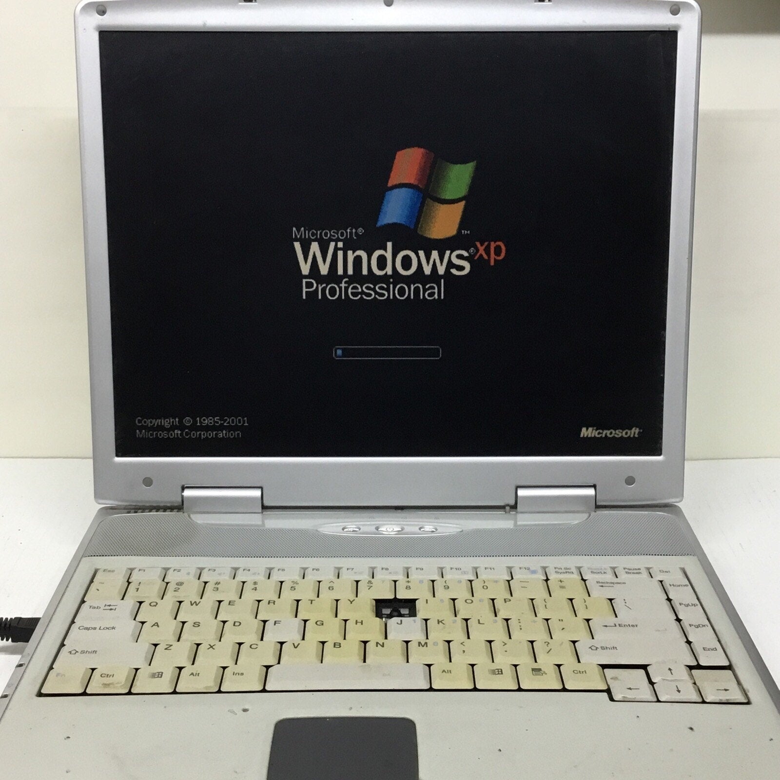 iBuddie 4 Vintage RARE Laptop w/ Adapter Intel Pentium 4 512MB Ram