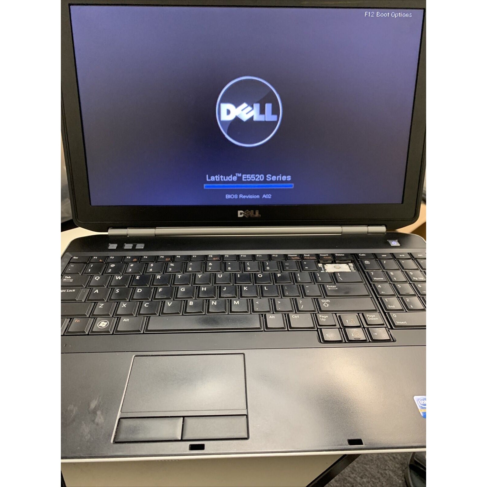 Dell Latitude E5520 i3-2330m 2GB 15.6" - No HDD/No Power Adapter/Missing Key