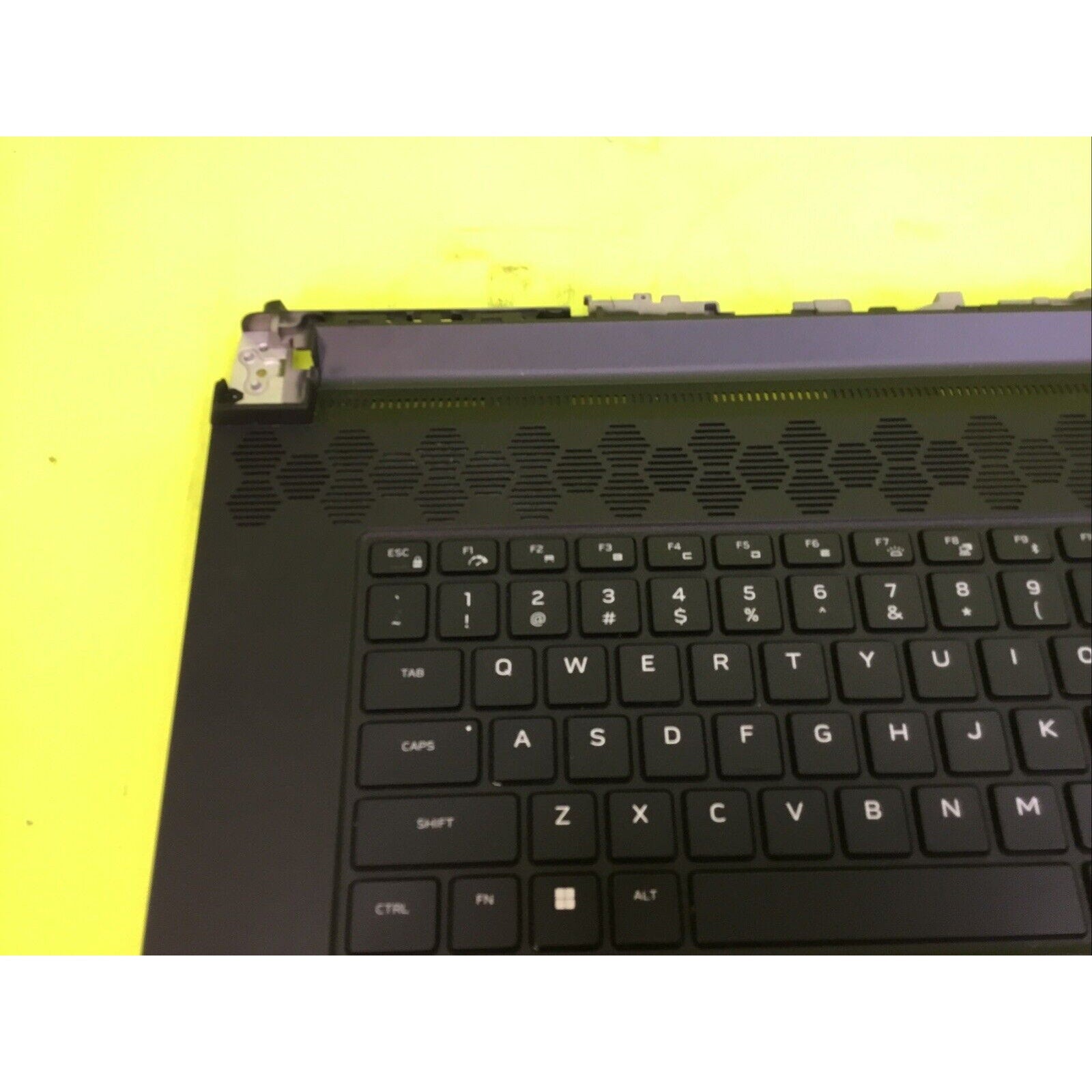 Dell Alienware M17 R5 Laptop Palmrest VNRXH FOR PARTS or REPAIR
