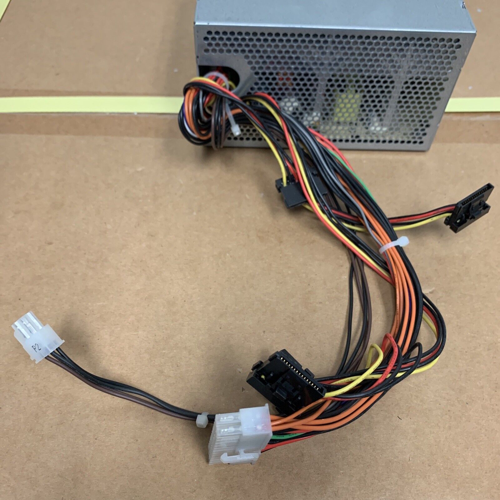 HP 667893-003 715185-001 300W 24-Pin Power Supply D11-300N1A