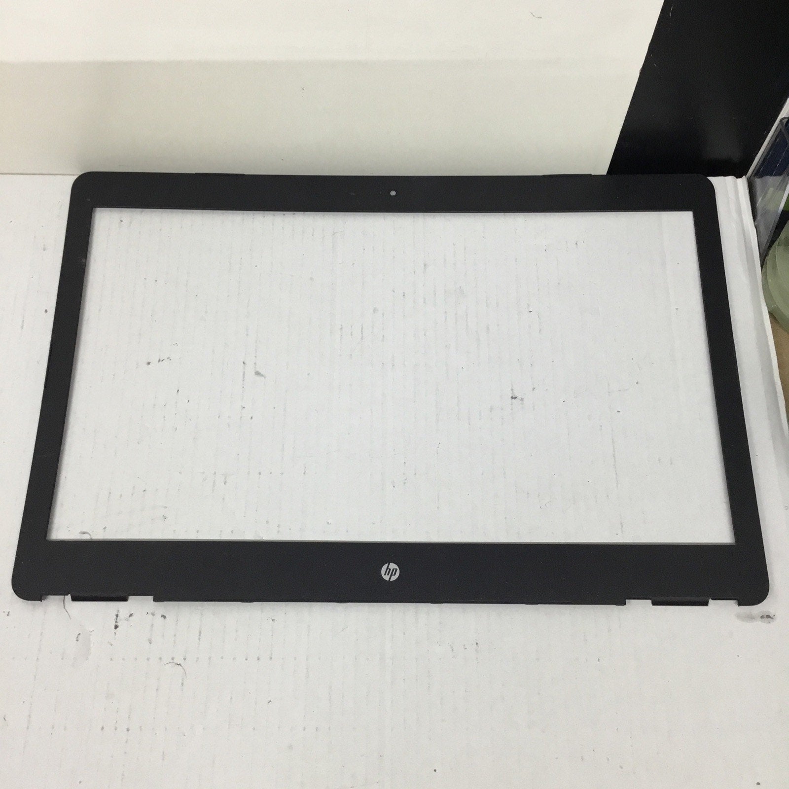 HP Stream 14-AX001NR Laptop LCD Bezel ZYUEA0P900 Black