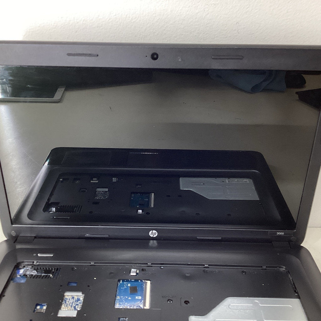 HP 2000-2c29NR 15" Notebook PC 4GB RAM 240GB HDD - For Parts (Missing Parts)