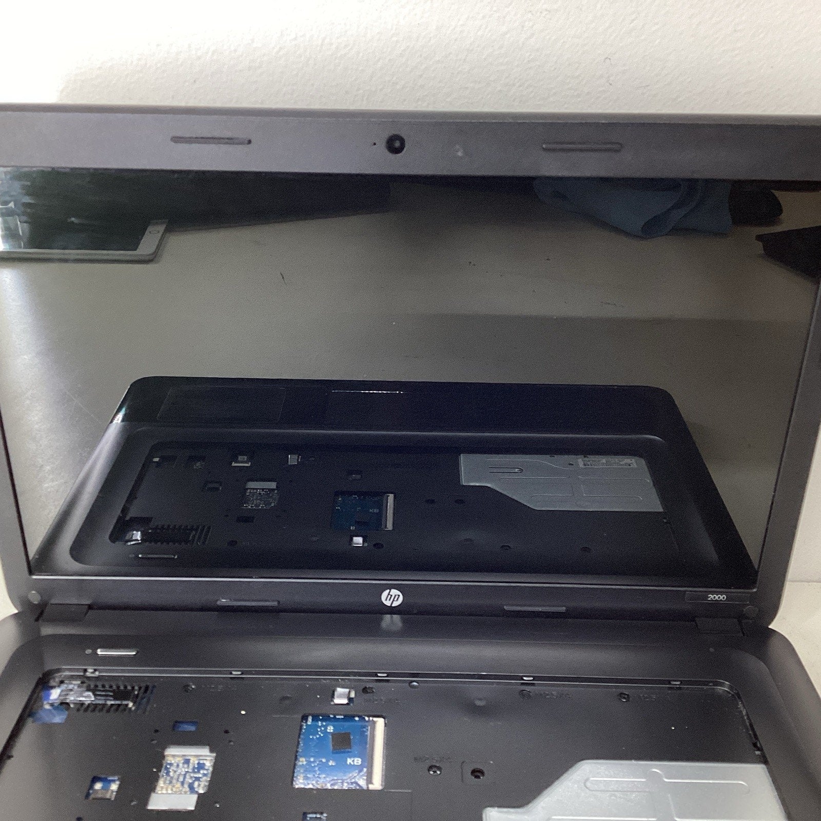 HP 2000-2c29NR 15" Notebook PC 4GB RAM 240GB HDD - For Parts (Missing Parts)