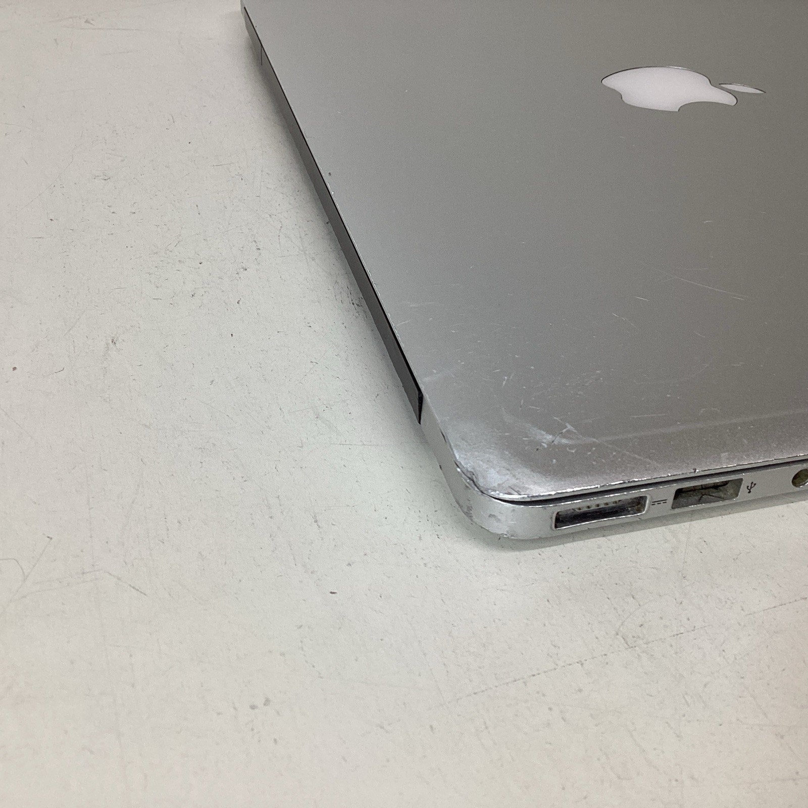 Apple MacBook Air 13.3" A1466 Dual Core Intel i5 4GB RAM - For Parts