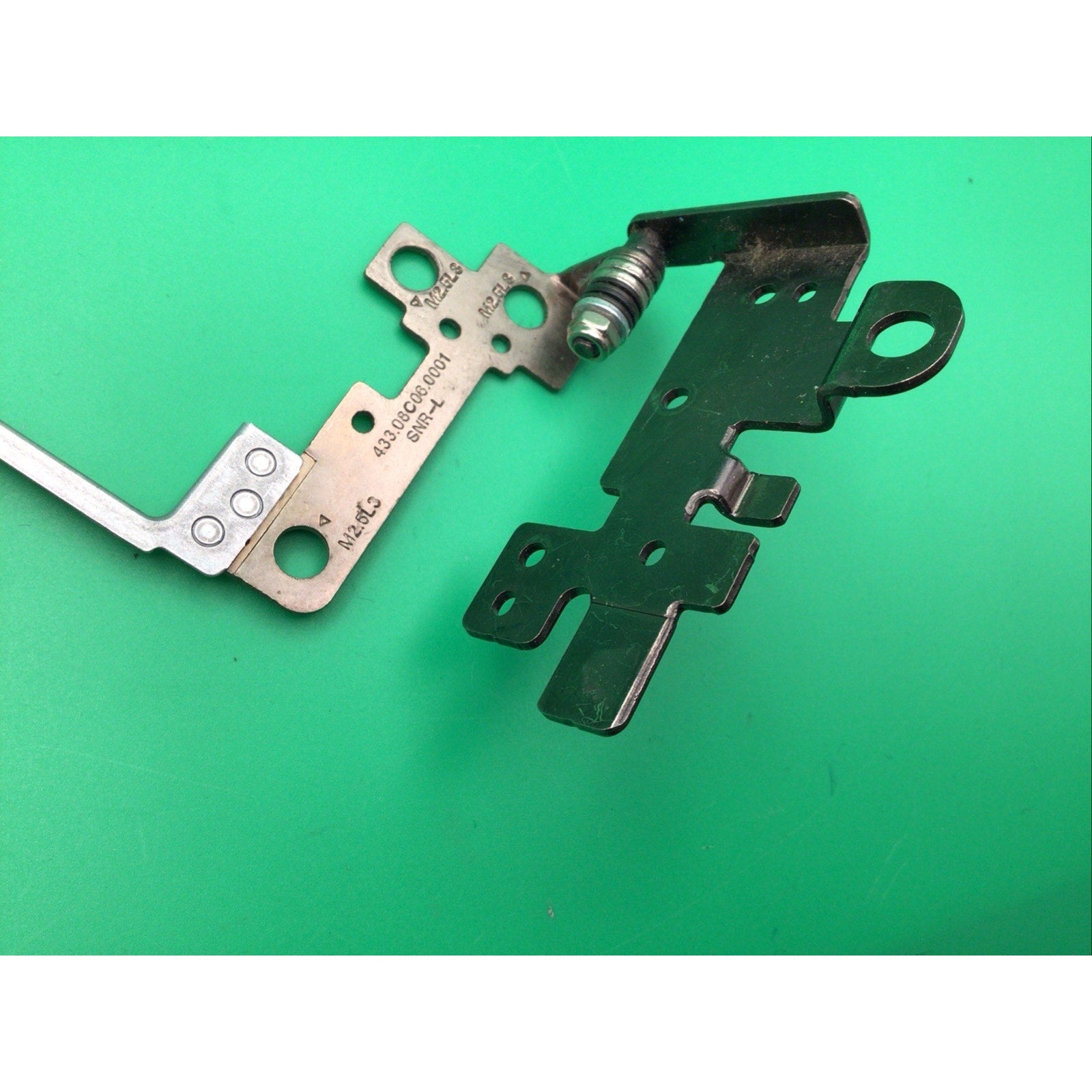 HP Pavilion 17-X114DX Left LCD Hinge 433.08C06.0001