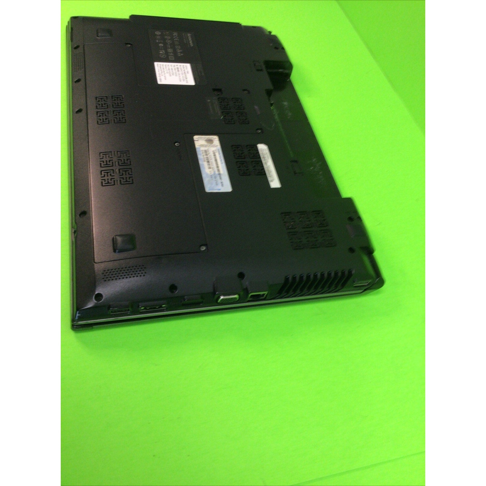 Lenovo V560, i3-M380 @2.53GHz, 4GB RAM, No HDD/OS, No Battery