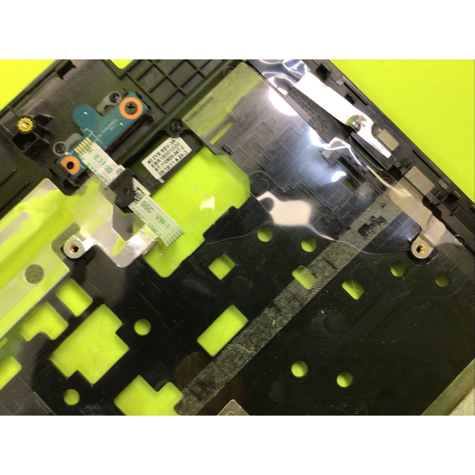 HP Pavilion G7-1255dx Top Case Palmrest w/ Touchpad 646565-001